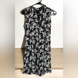 NWOT- Aqua Dress Womens Black White
Fun Floral High Neck w/Cut-out Zip Bck.